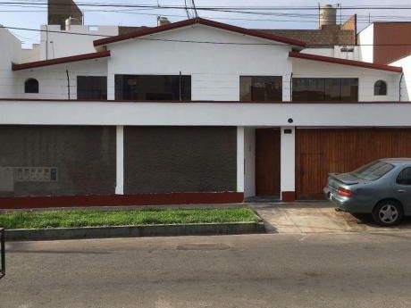 Venta De Linda Casa En Cómoda Zona De La Molina