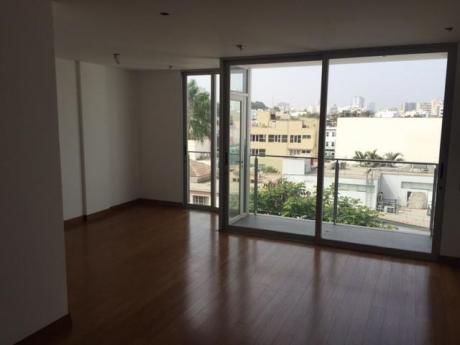 Exclusivo Flat En Buena Ubicación En San Isidro