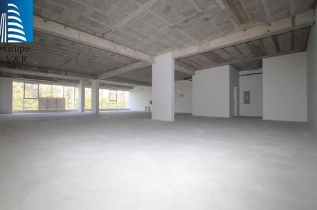 Gigantesca Oficina (gris) En Edificio Empresarial (CV)