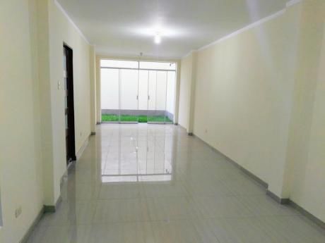 Venta De Casa Frente A Parque En Urb. San Isidro, Trujillo