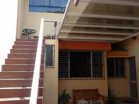 San Isidro Vendo Linda Casa 3 Pisos Por La Iglesia Medalla Milagrosa