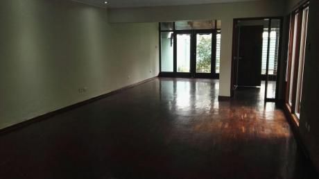 Casa En Tambo De Monterrico - Surco - Frente A Parque - 400 M2
