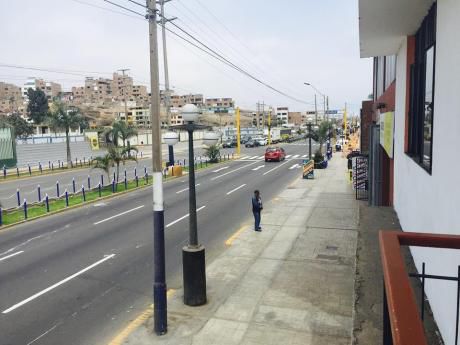 Propiedad Comercial En Av Huaylas (caminos Del Inca)