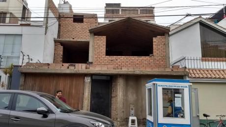 Casa A Medio Construir Como Terreno 250,000$ Cerca Centros Comerciales