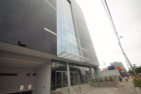 Vendo/alquilo Oficina De Estreno De 119 M2 En Centro Emp. Benavides, Miraflores
