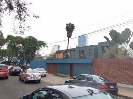 Casa En Esquina Av Aramburu Con Pablo Carriquirry. 600 M2. S. I