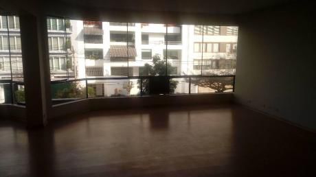 Departamento En Zona Exclusiva De San Isidro Sin Muebles