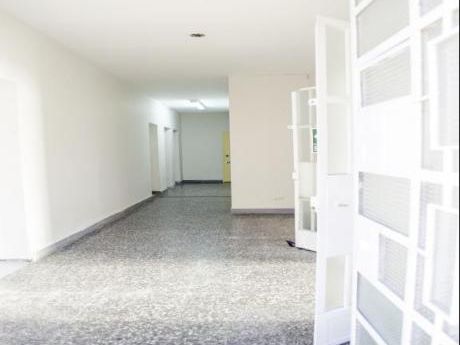 Alquilo Local Comercial, Miraflores,11 Amb.320 M2,ca. Esperanza/via Expresa