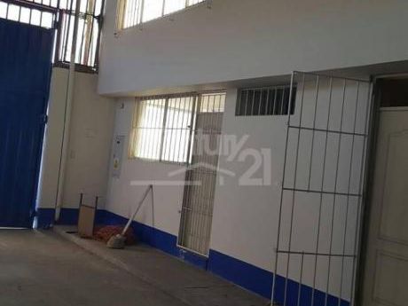 En Alquiler Local Industrial (almacen) (I - 1) De Ac. 698 M2.