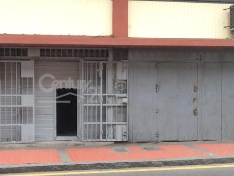 En Alquiler Local Comercial At.80 M2 Zonificacion Cz. Av Rufino Torico