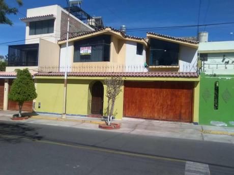 Residencia Bien Ubicada Cerca A Colegios Y Universidad.