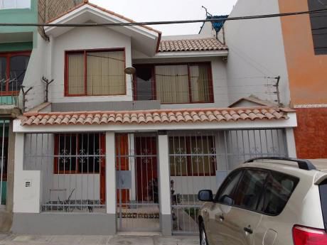 Hermosa Casa Frente Al Parque