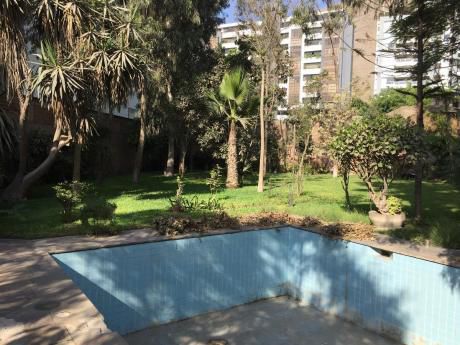 Hermosa Residencia De 1344.50 M2 Frente Al Club Golf´s Los Incas.