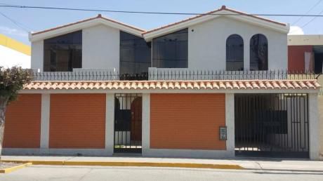 Hermosa Casa En Venta - Cercado