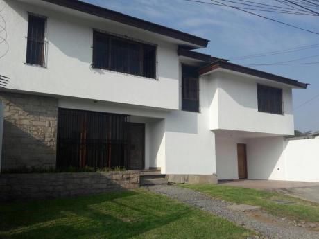 Se Vende Linda Casa En La Molina 4 Dorm.
