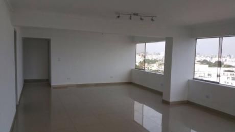 Lindo Departamento Con Vista Parcial Al Golf