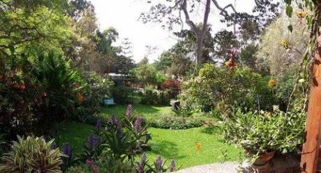 Linda Casa Rodeada De Jardines En Los Alamos - Surco