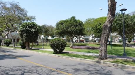 Preciosa Casa En Venta Frente A Parque San Isidro Super Ubicada
