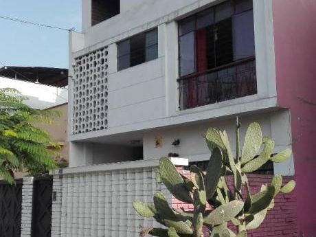 Bajo De Precio! Se Vende Casa Frente Al Parque Urb. La Florida - Rimac
