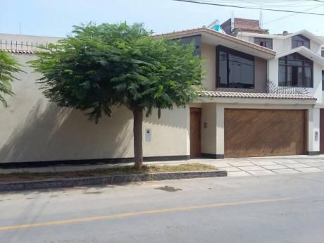 Casa En Venta - Urb Santa Patricia La Molina