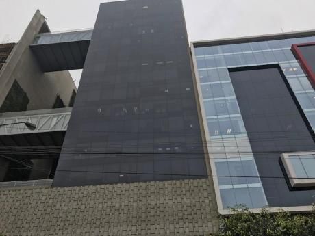 Oficina En Link Tower, Manuel Olguin, 180 M2, Implementada, 5 Cocheras