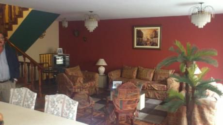 Amplia Y Acogedora Casa / 240 M2/ 4 Dorm/ 2 Cocheras/ La Molina