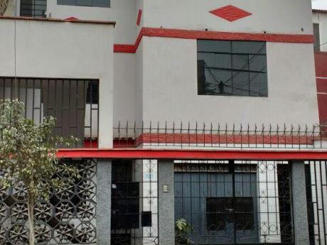 Vende Casa 3 Pisos Jr Coyllur Nª 184 Urb. Zarate Alt. Cdra 18 De Av Gran Chimu