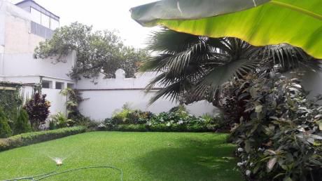 Miraflores. Venta De Hermosa Casa 577.50 M2 Dos Pisos Con Jardin.