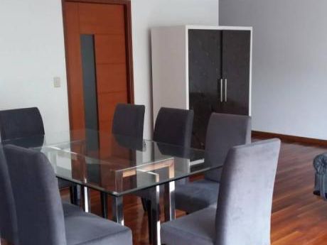 Surco - Urb. Vista Alegre. Venta De Amplio Departamento Frente Al Parque Perú