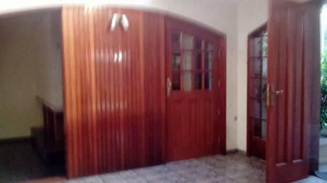 Cuadras De La Universidad La Catolica" Casa Enchapado Fino 3pisos"