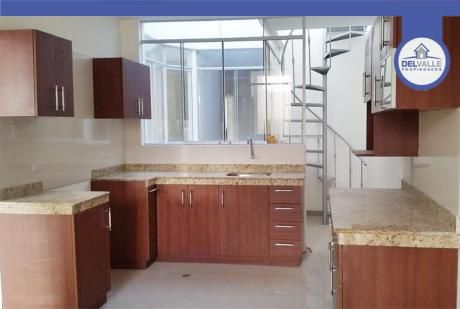 Alquiler De Amplio Depa En Urb. Santa María Del Pinar (3er Piso) - Piura