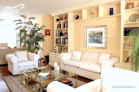 Bella Casa En Venta En Miraflores! Usos: Vivienda/oficina/CLínica