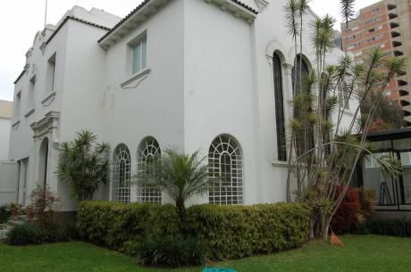 En Venta - Hermosa Casona En Esquina