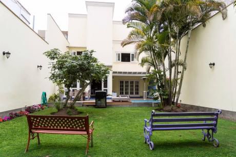 Miraflores Casa Remodelada En Calle Roma, Cerca Malecon Cisneros