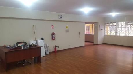 Oficina De 77 M2 Y Cochera De 15 M2 En Buena Zona De Miraflores
