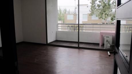 Flat En Condominio En Circunvalacion Golf Los Incas En Excelentes Condiciones.