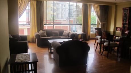 Departamento En Segundo Piso De Casa, Con Vista A Bonito Parque