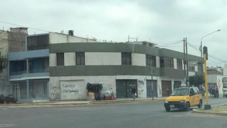 Vendo Local Comercial Esquina Av America Sur Y Av Gonzalez Prada En Trujillo