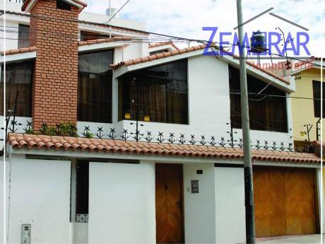 En Venta Por Ocasión! Linda Casa En La Urb. Los Portales Cayma!