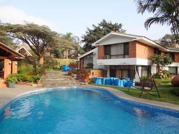 Venta De Casas La Planicie, Piscina Amplio, 11 Cocheras