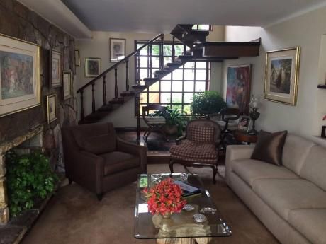 Impecable Casa De 2 Pisos En Venta Av Roca Y Boloña, Miraflores!