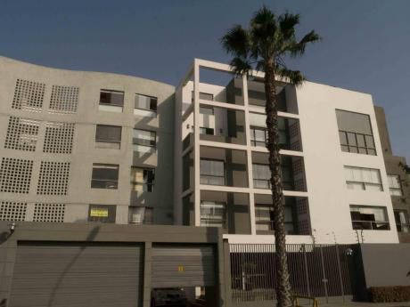 Amplio Duplex En Condominio Muy Tranquilo, Con Amplias áreas Comunes Y Jardines