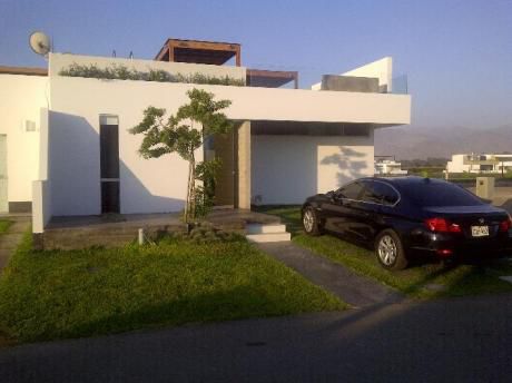 Linda Casa De Playa En El Condominio Puerto Madero