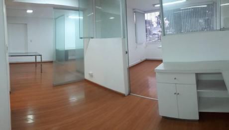 San Isidro - Oficina 67 M2 En Alquiler 2do Piso