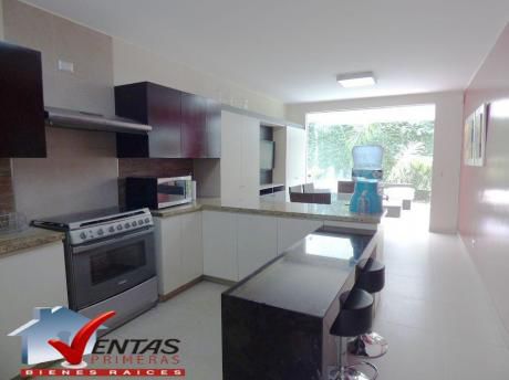 Casa En Venta En La Molina, Moderna, Amplio Jardin, Terraza,