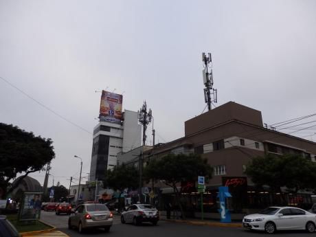 Se Vende Casa Como Terreno En Miraflores, Se Acepta Casa Pequeña Como Parte De Pago.