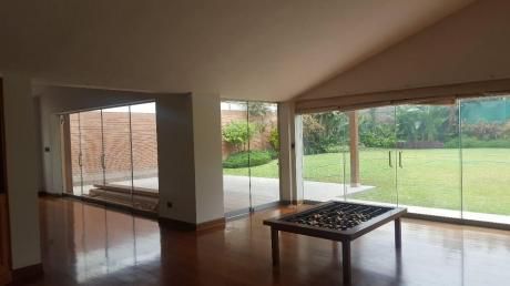 Preciosa Casa Con Lindo Jardin