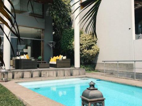 Funcional Y Moderna Casa Con Vista A Las Lagunas