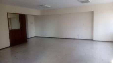 Alquilo Oficina Implementada / 90 M / Colon / Miraflores