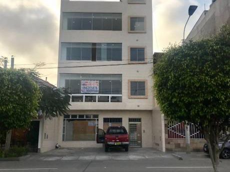 Alquiler Local Comercial En Av Escardo. Dos Pisos Y Sotano (almacen).